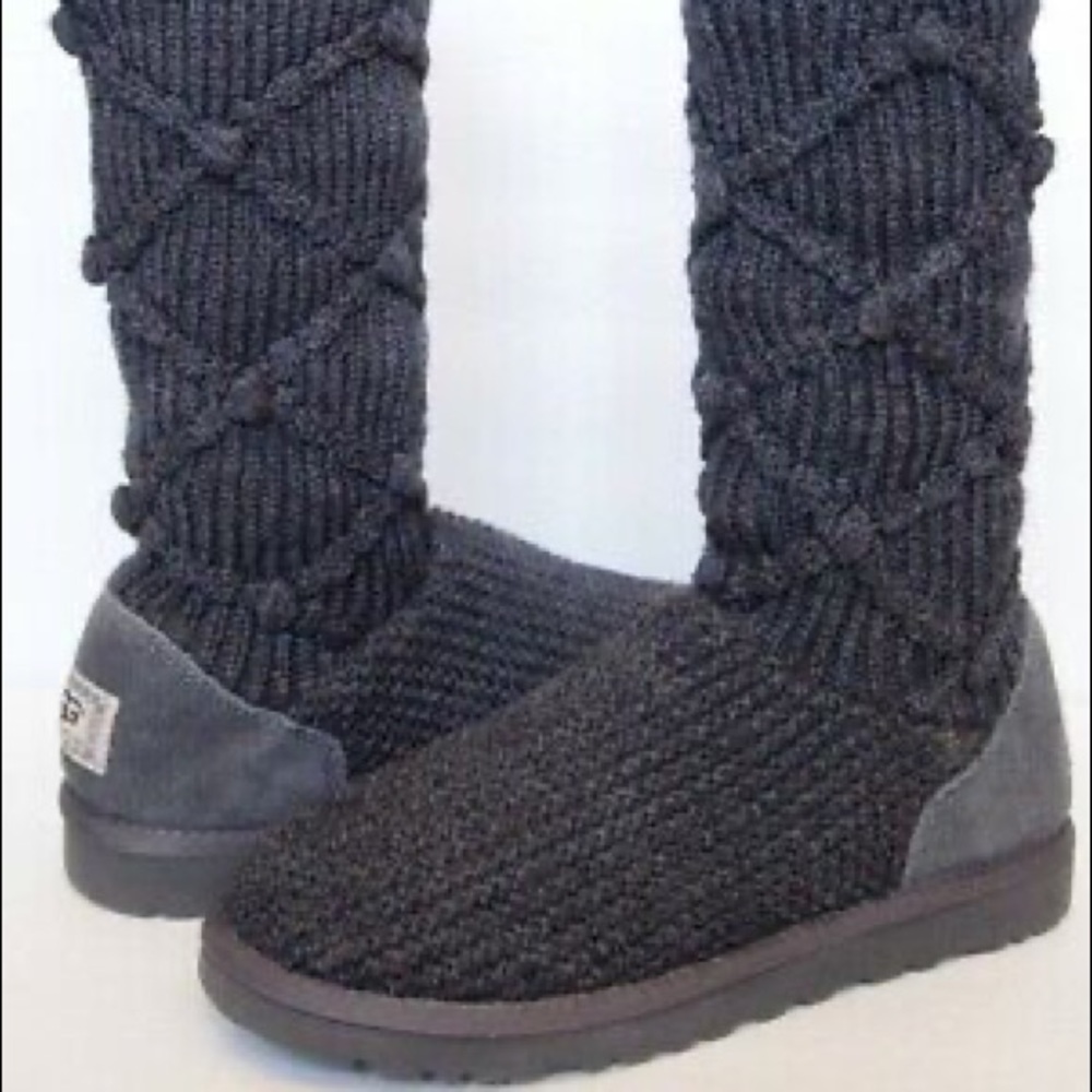 UGGs-grey crochet